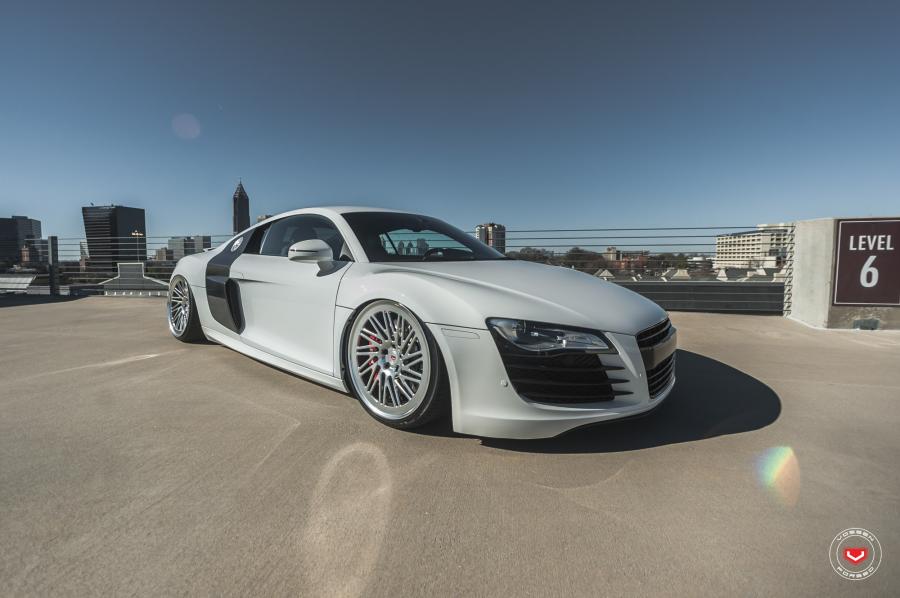  Audi R8 on Vossen Wheels (LC-105T) 2017 года  (фото 6 из 12)